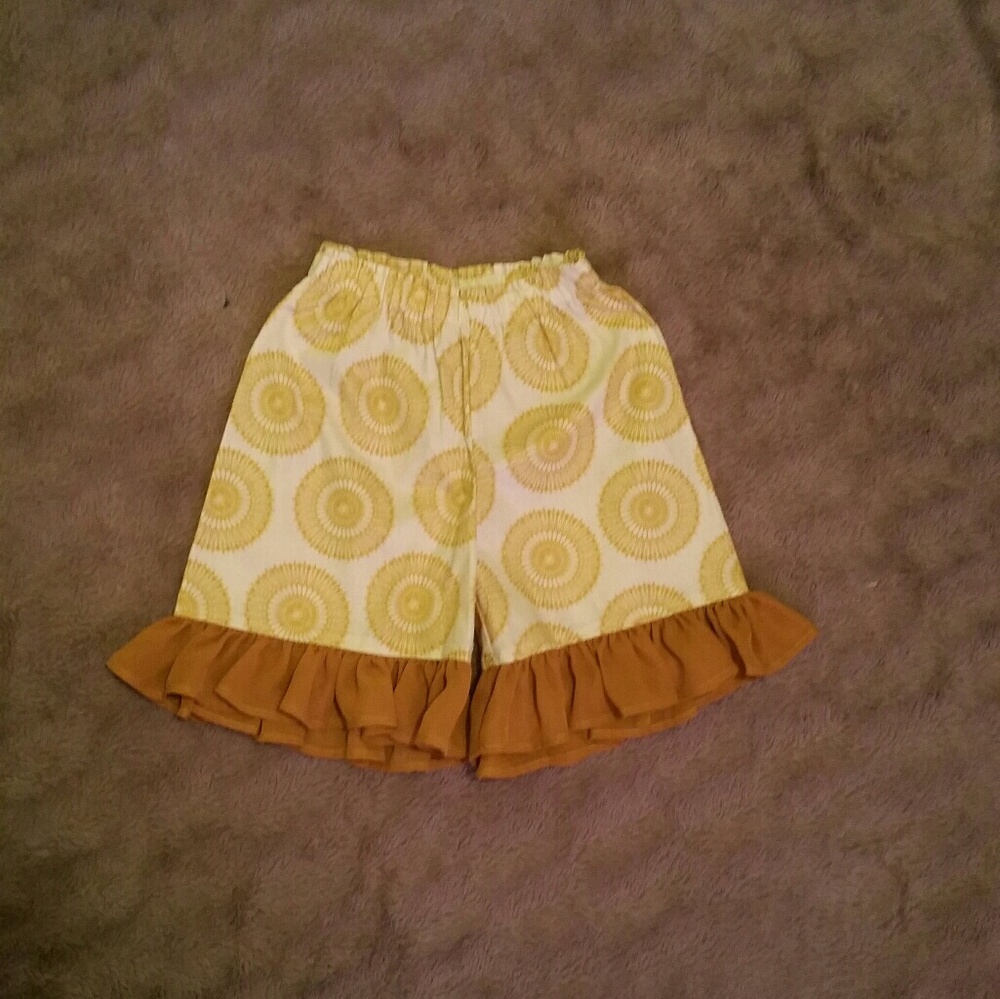 Persnickety ruffle shorts